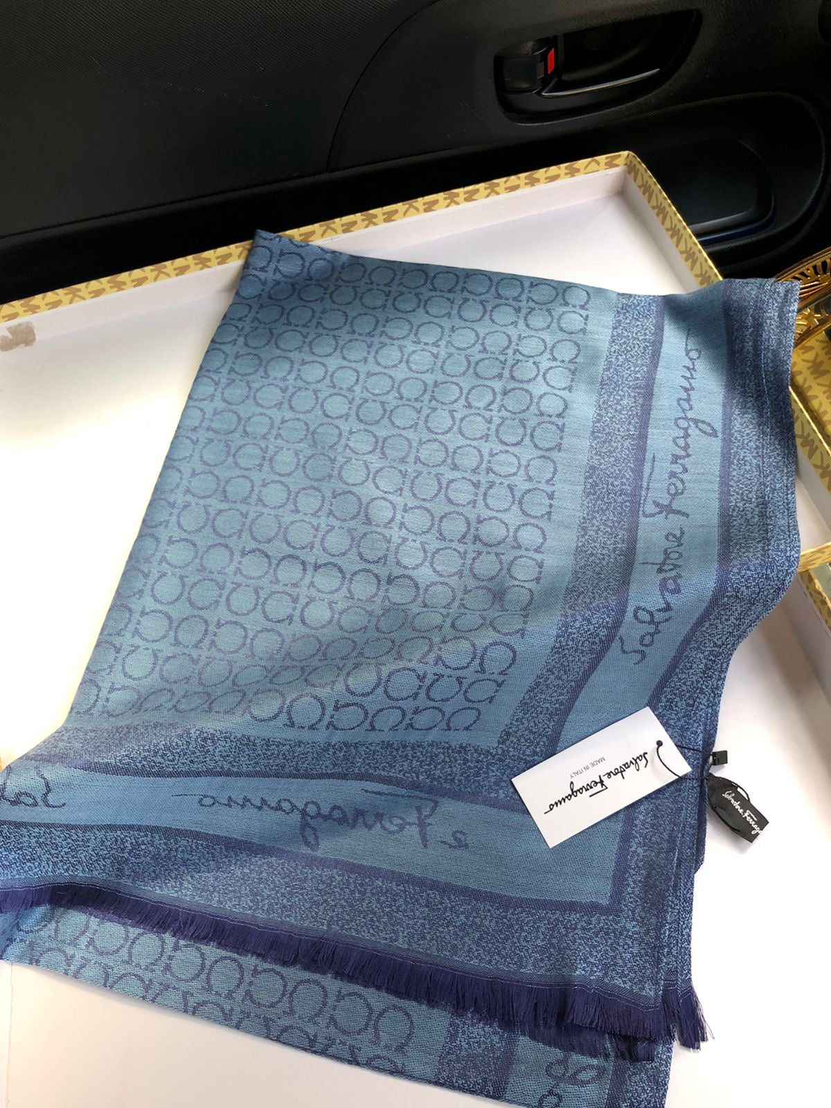 CD famous brand scarves/shawls ( 8 colors )