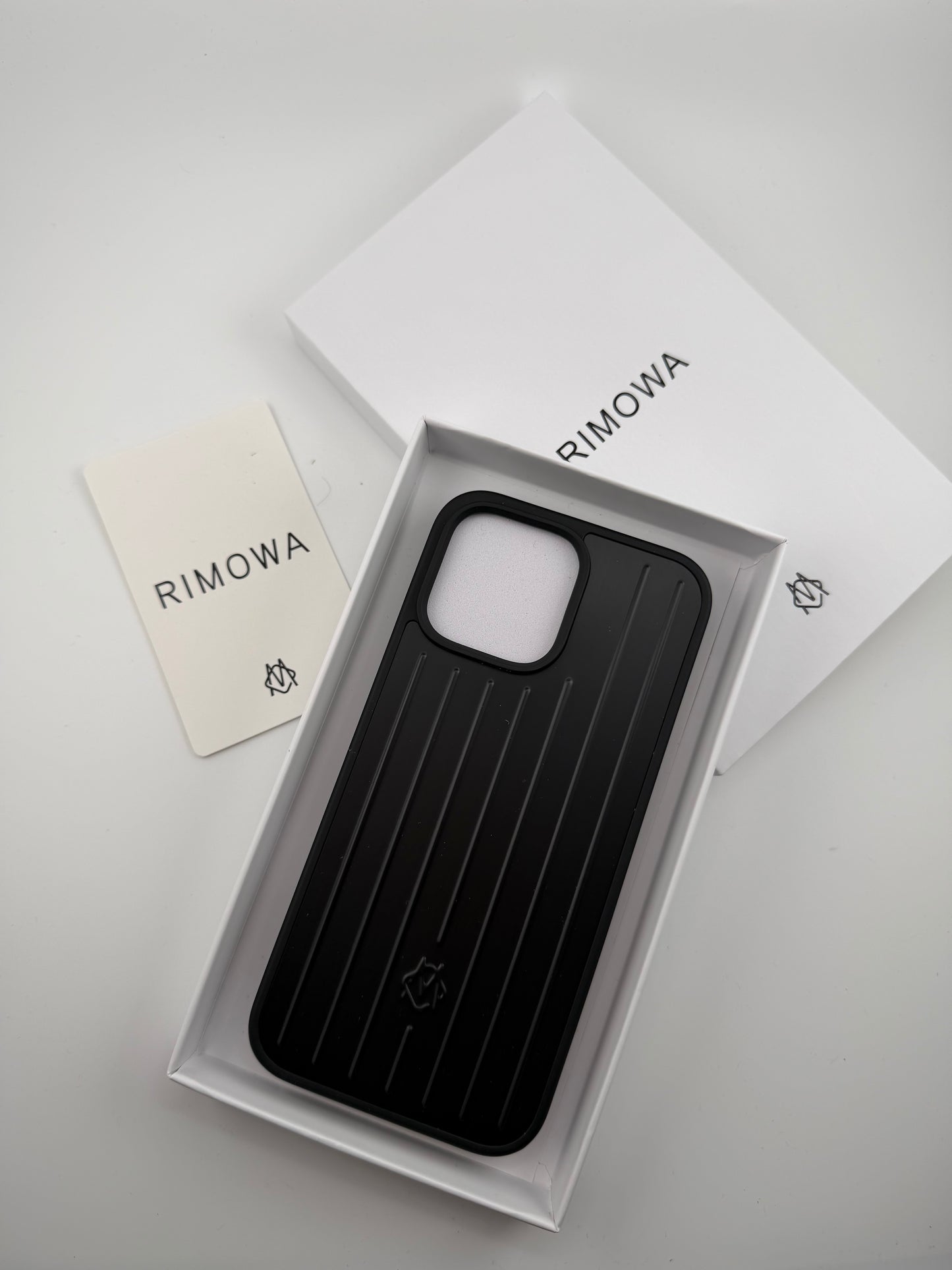 Rimowa iphone 12promax black color