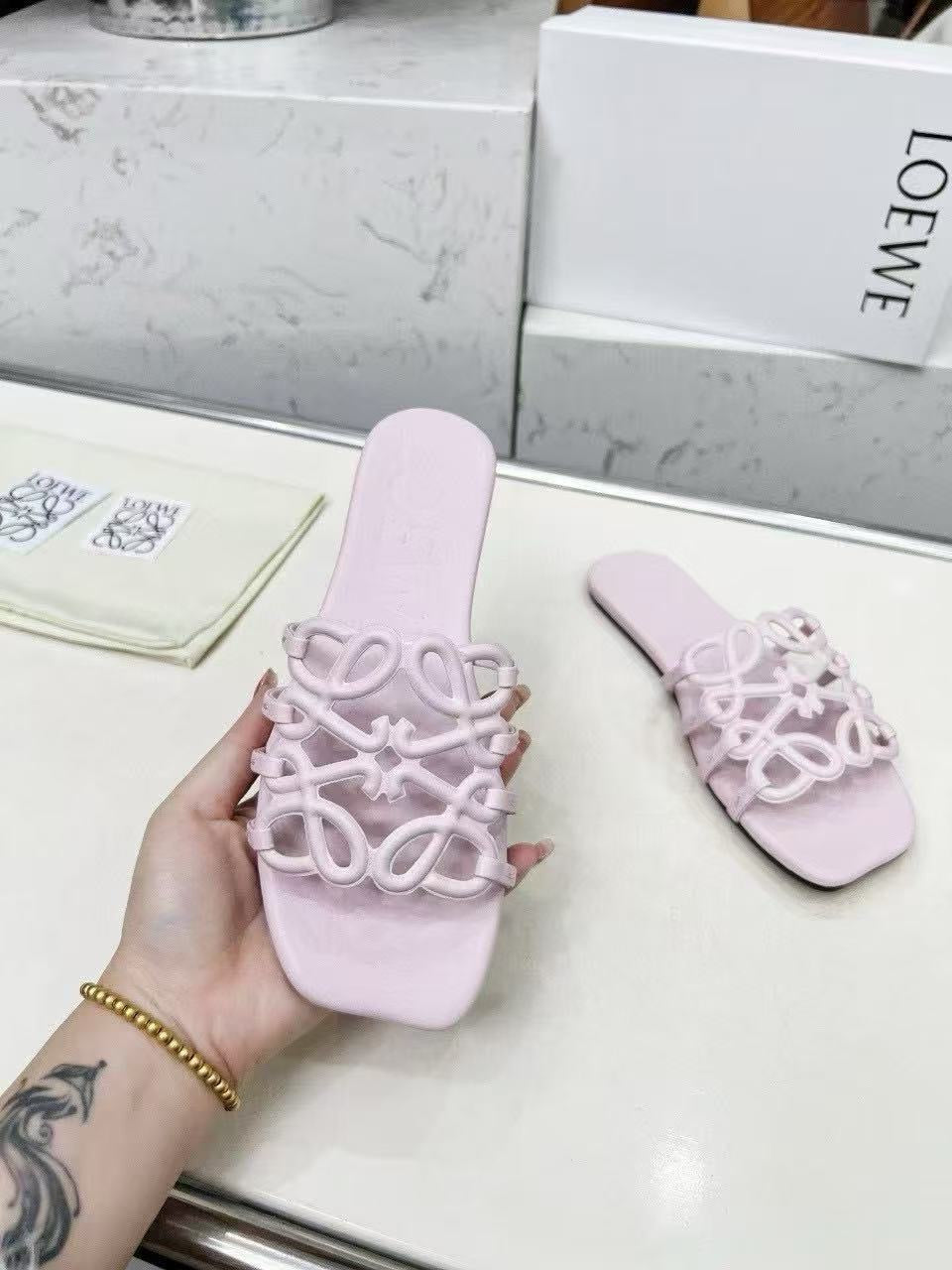 Loewe slipper ( PRE ORDER )