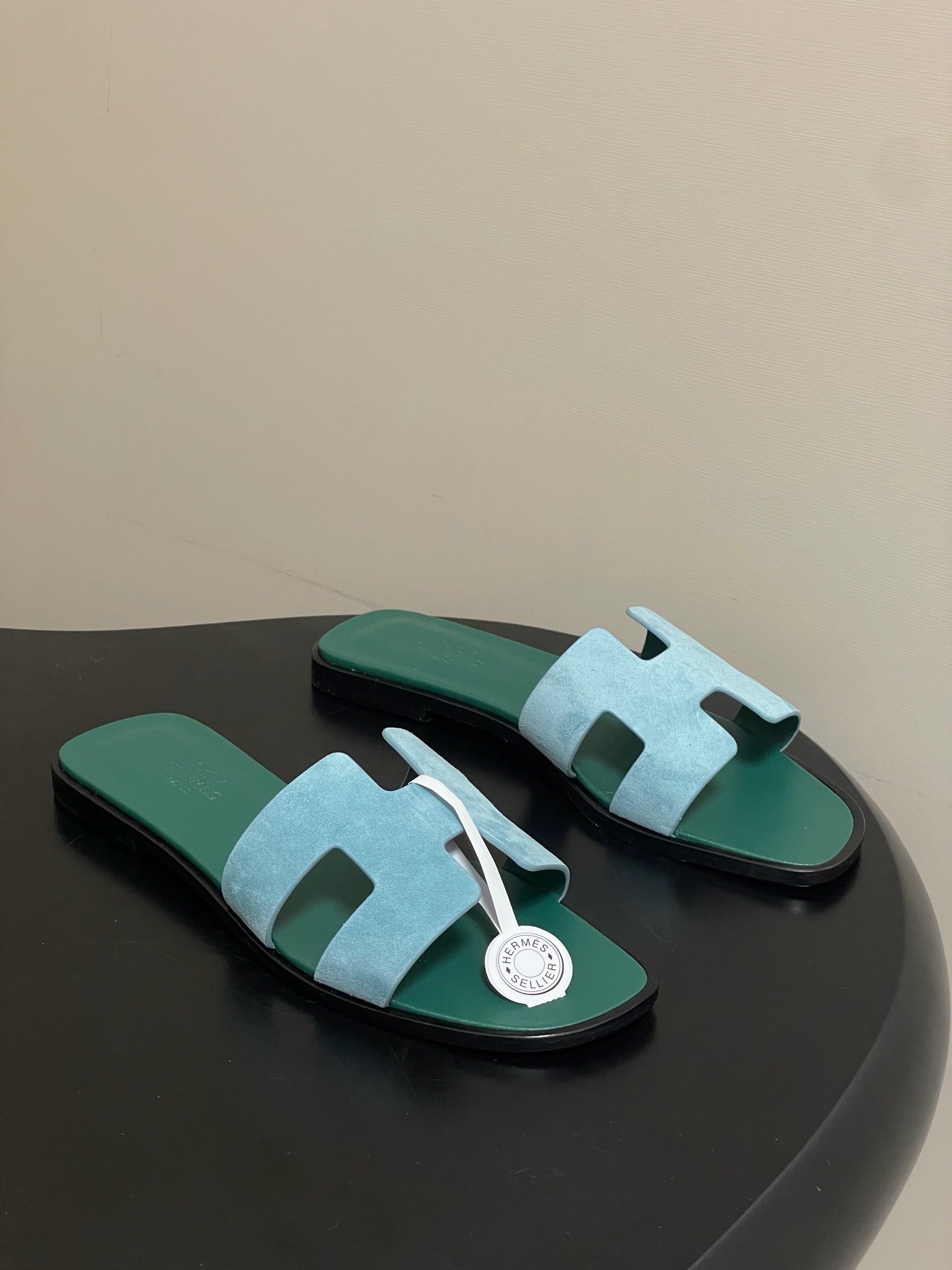 H oran famous brand sandal