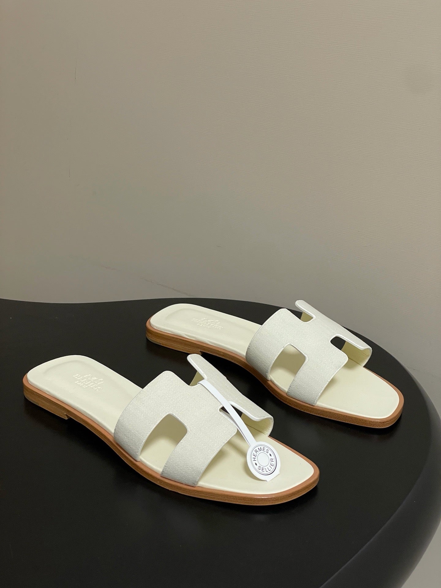 H oran famous brand sandal