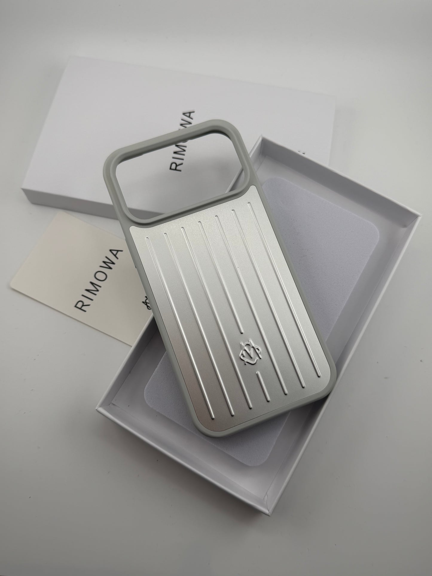 R famous brand iphone 17/17pro/17promax/17air back cover silver
