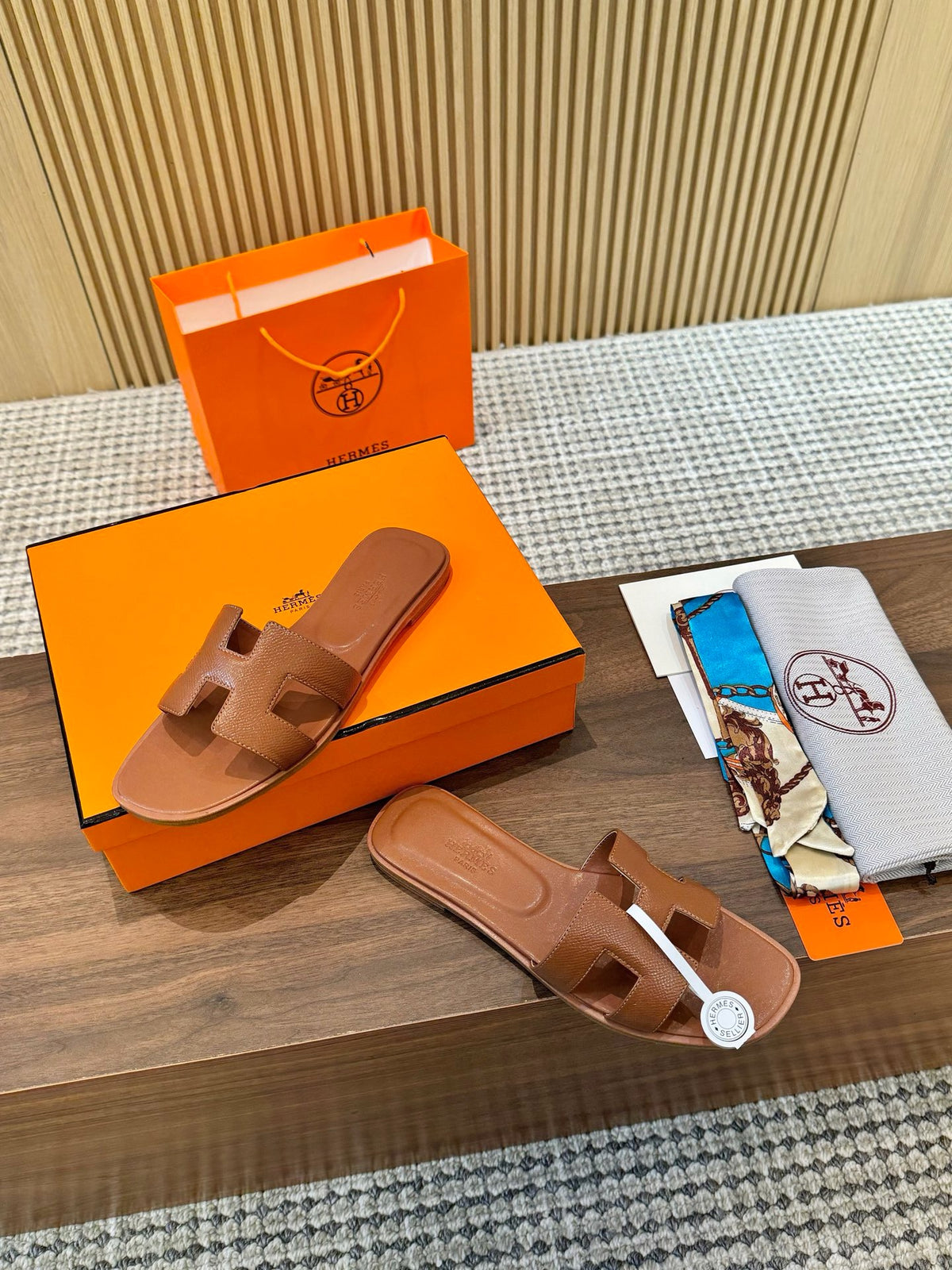 H oran famous brand sandal