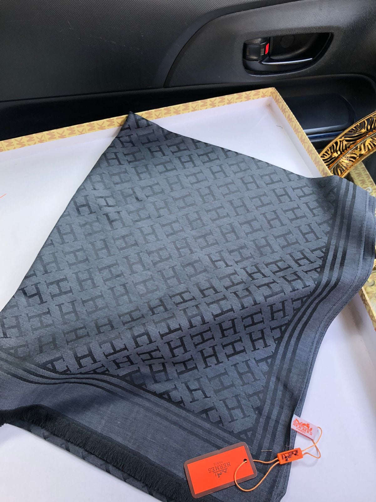 Hermes scarves/stole ( 7 colors )