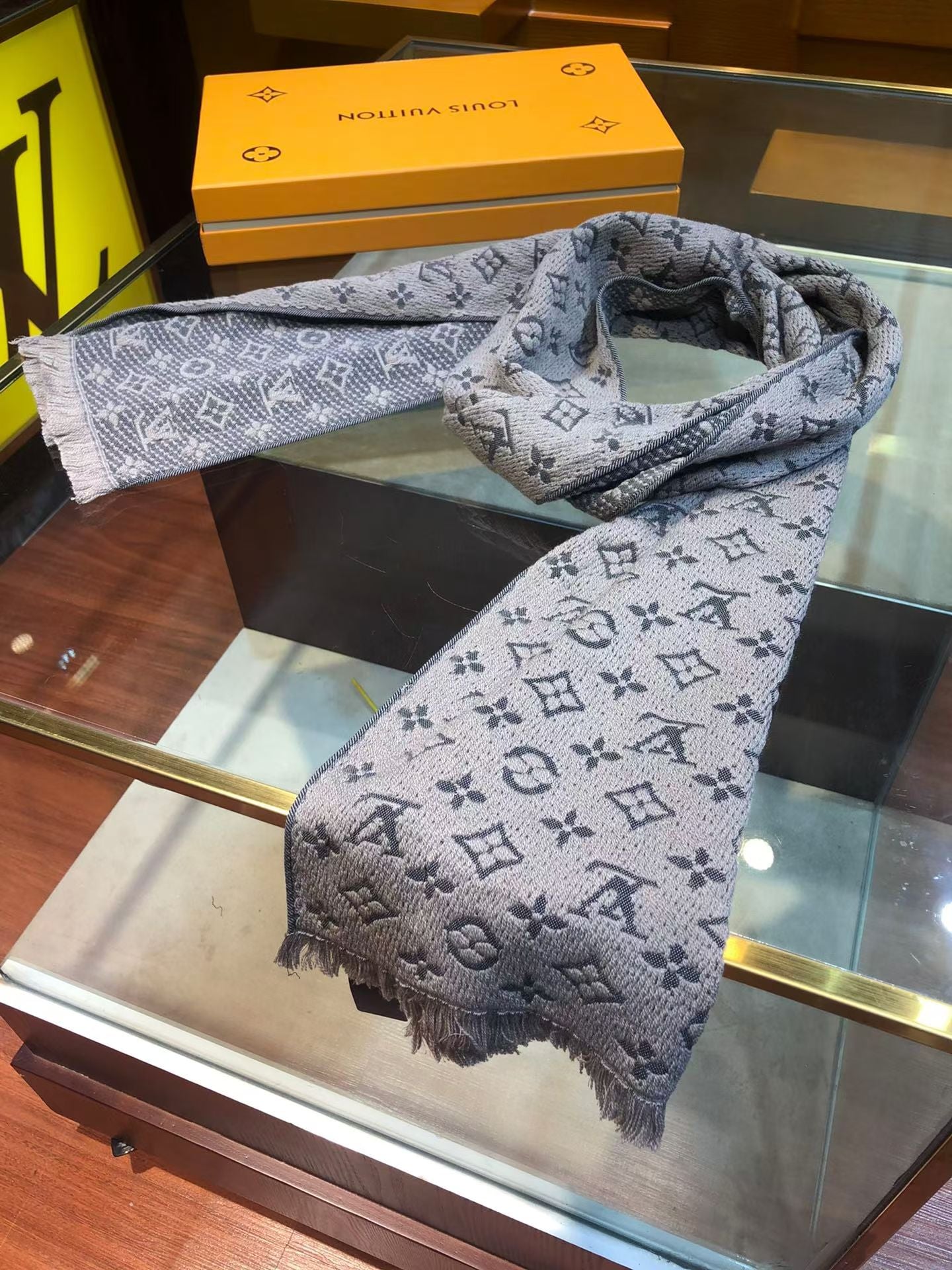 LV scarf/muffler