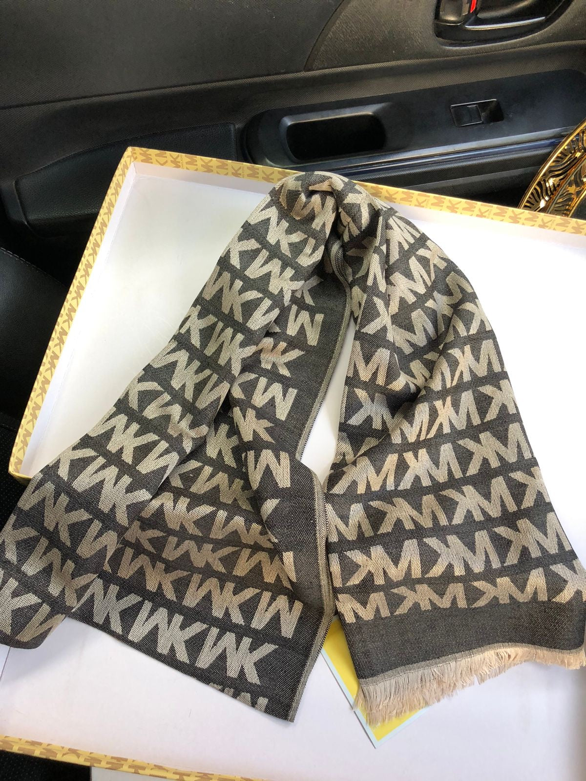 M K famous brand scarves/shawl/stole ( 11 colors )