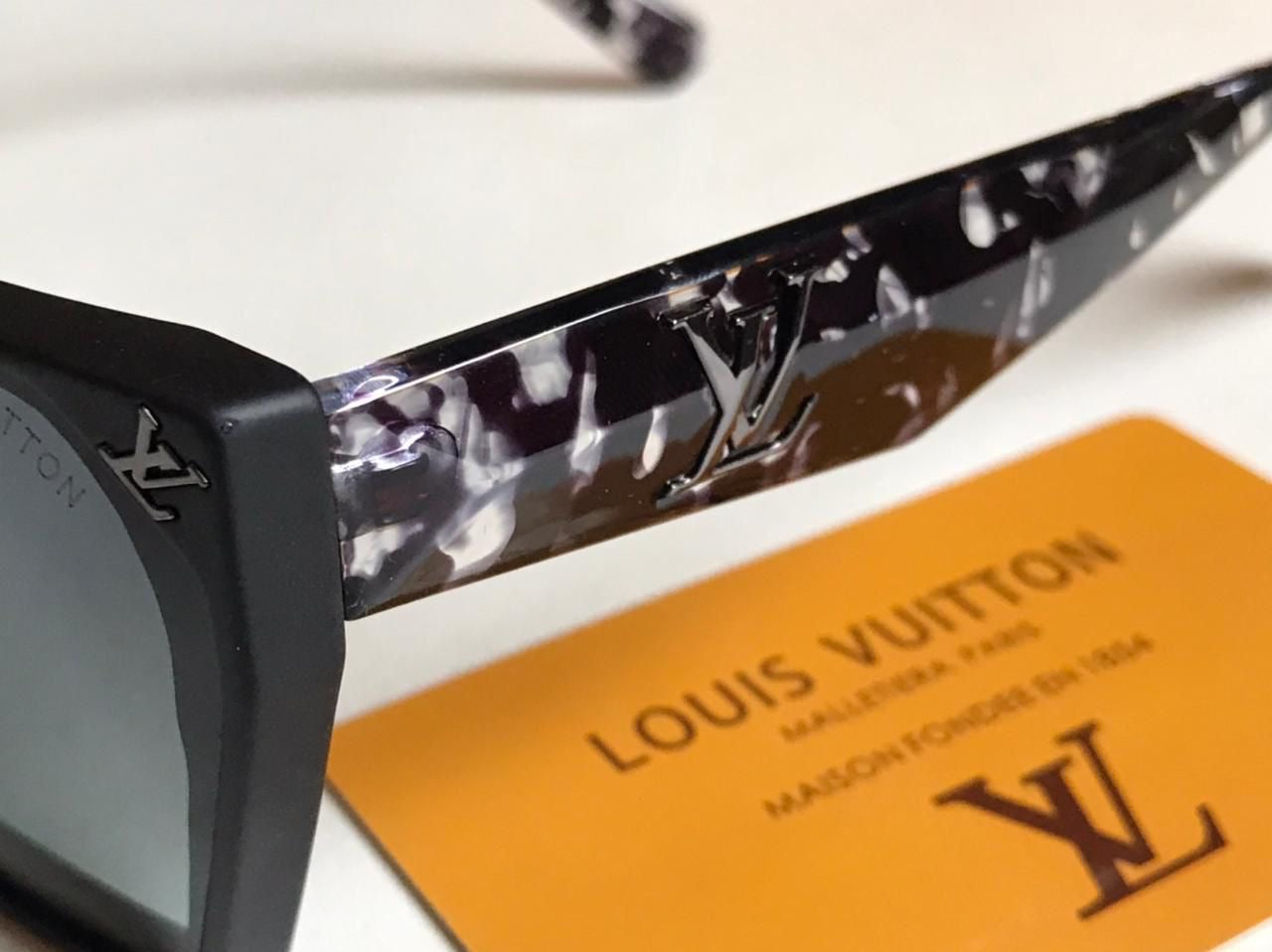 Famous brand sunglasses ( 3 shades )