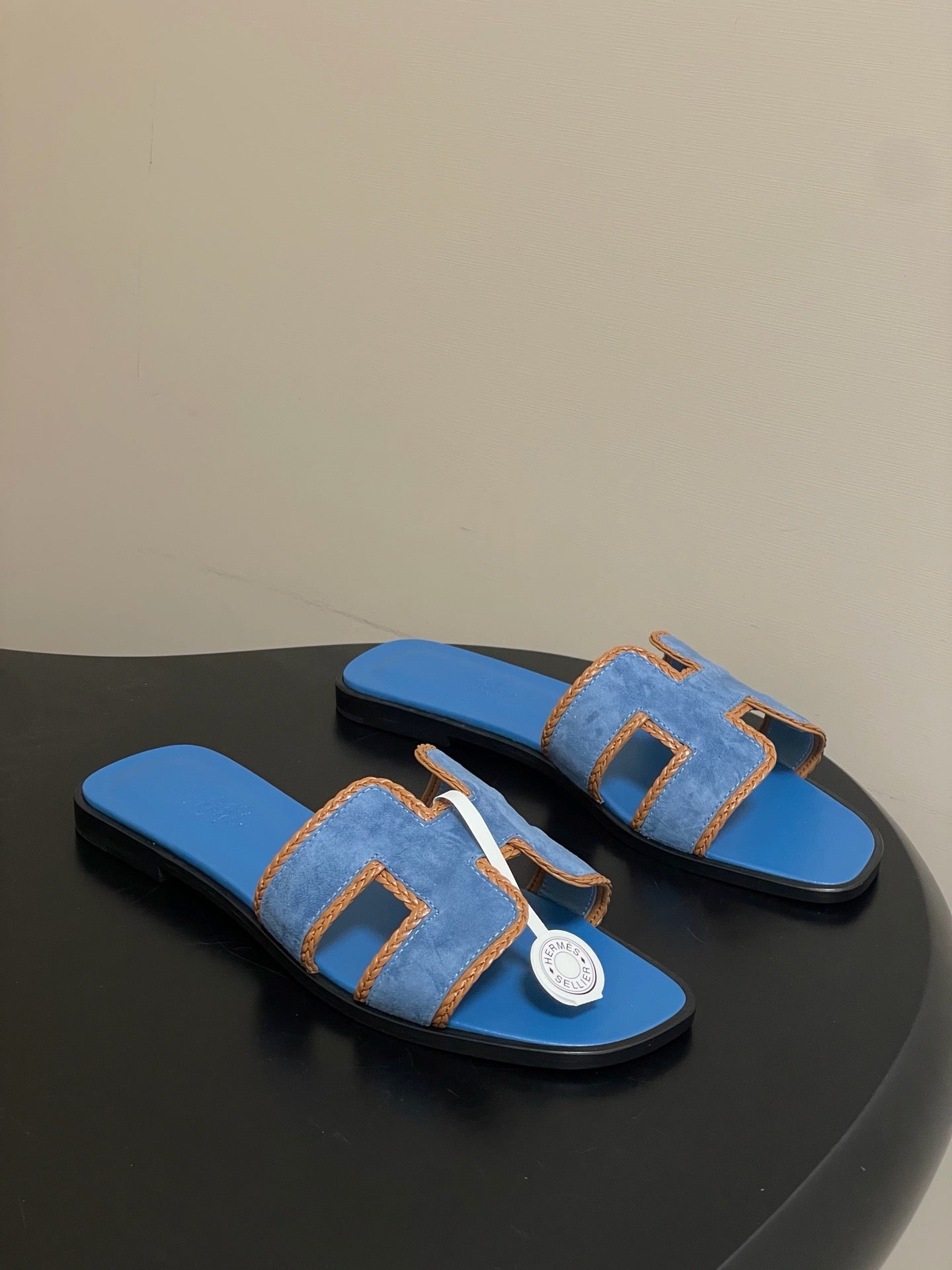 H oran famous brand sandal