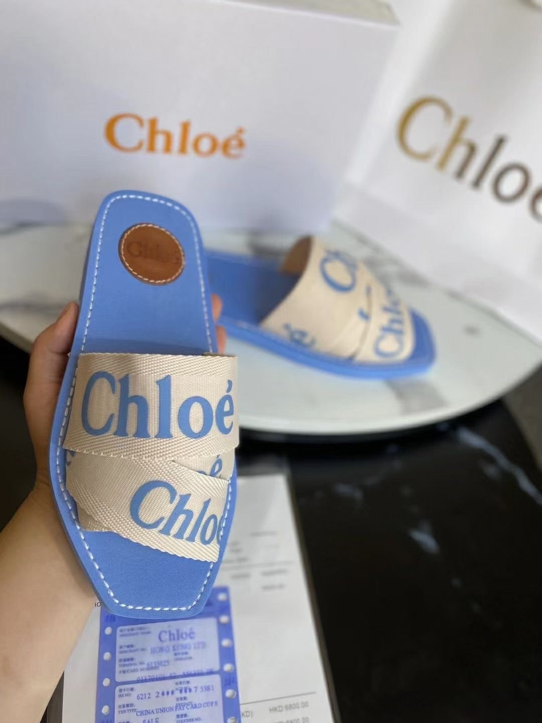 Famous brand slipper ( Pre order )