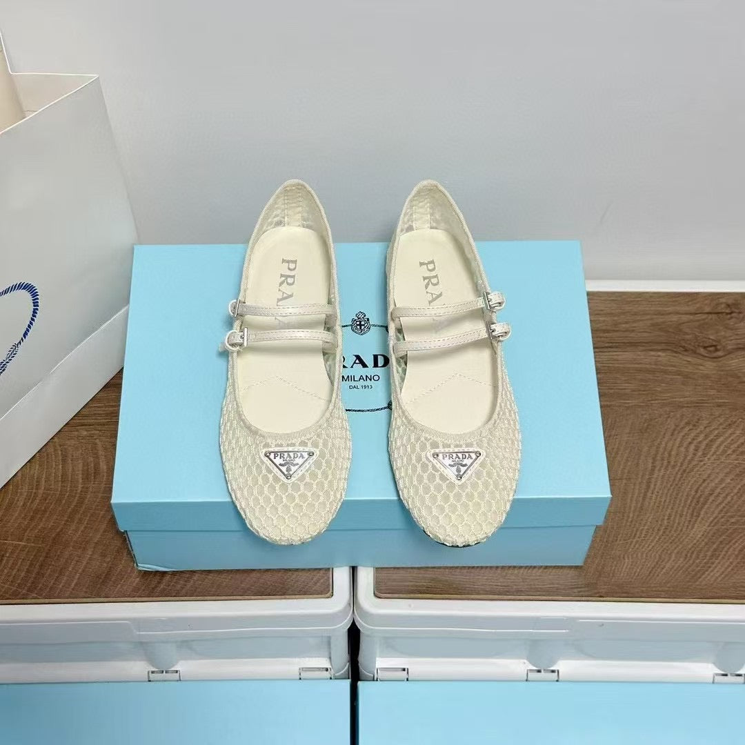 Famous brand shoes ( Pre order )