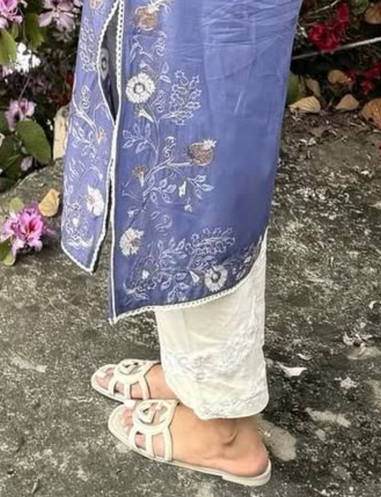 fmaous brand slide white/beige