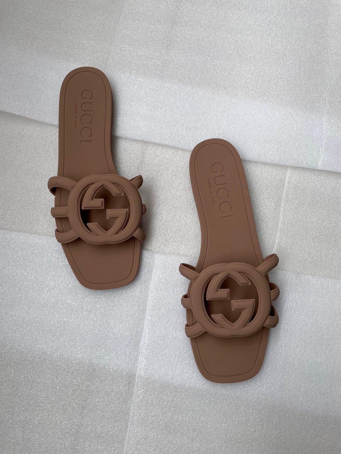 G famous brand slipper