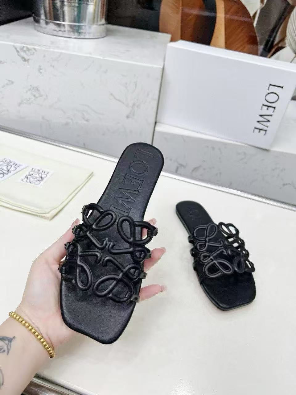 Loewe slipper ( PRE ORDER )