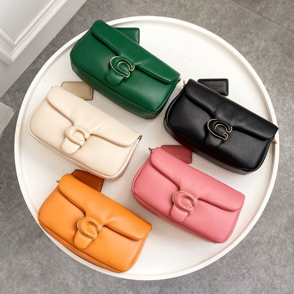 C brand bag famous brand ( Pre order )