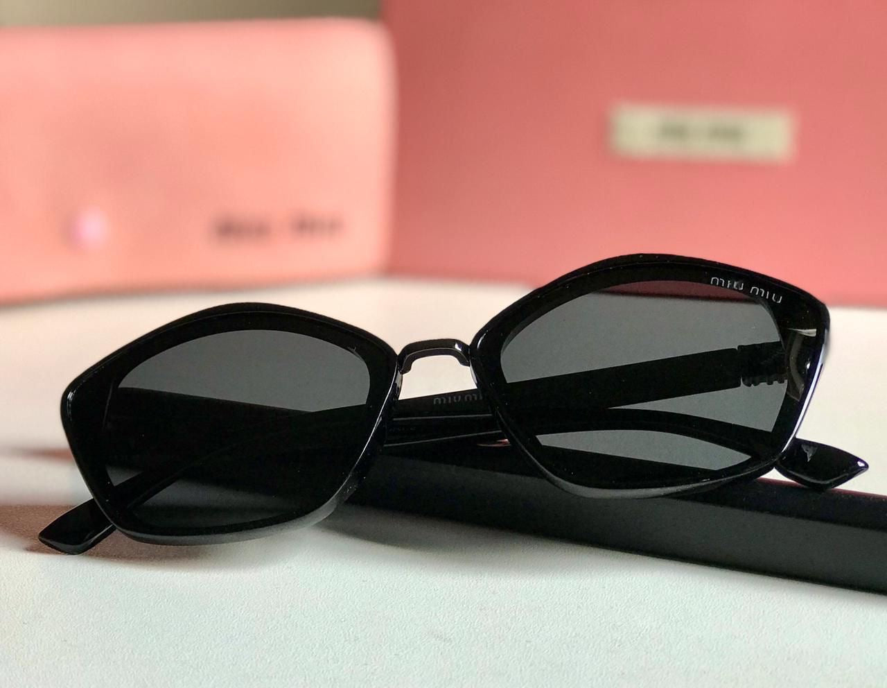 Sunglasses famous brand ( 2 shades )