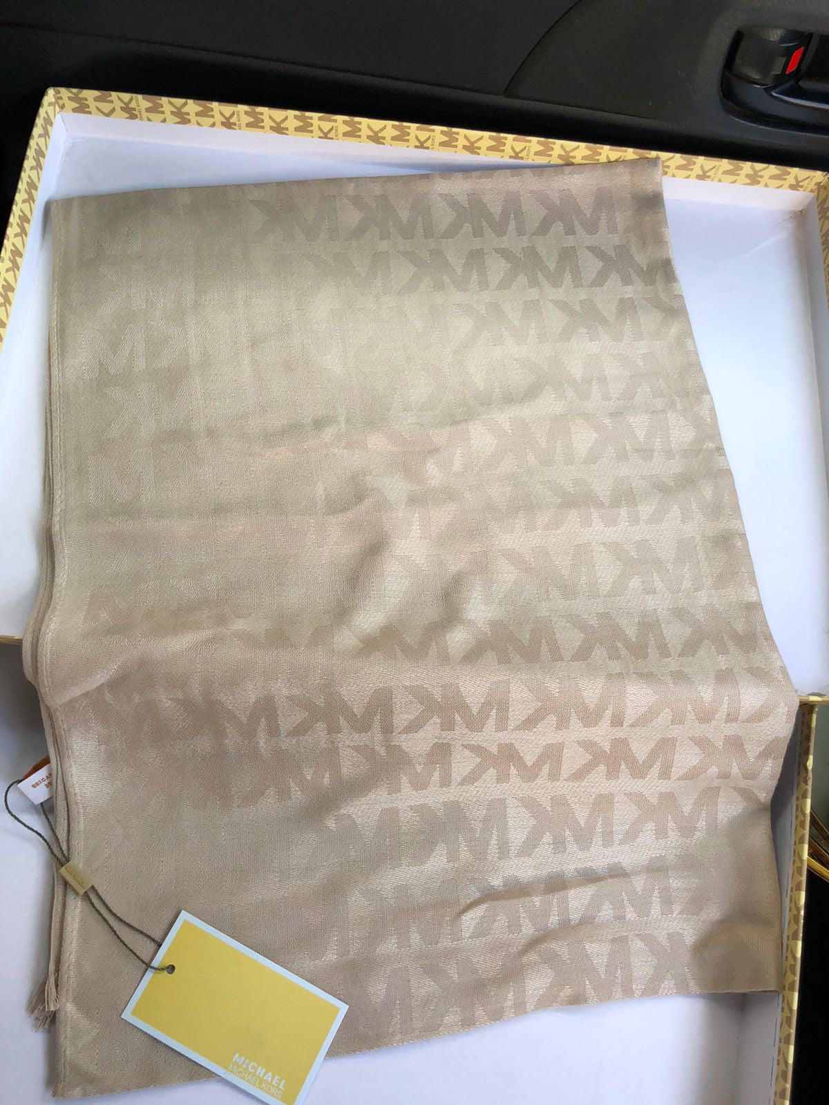 M K famous brand scarves/shawls ( 10 colors )