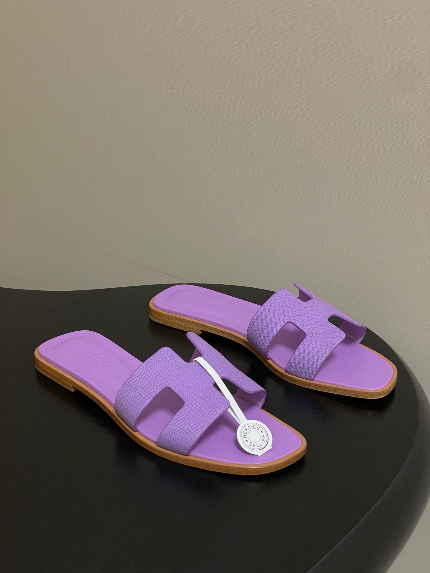 H oran famous brand sandal