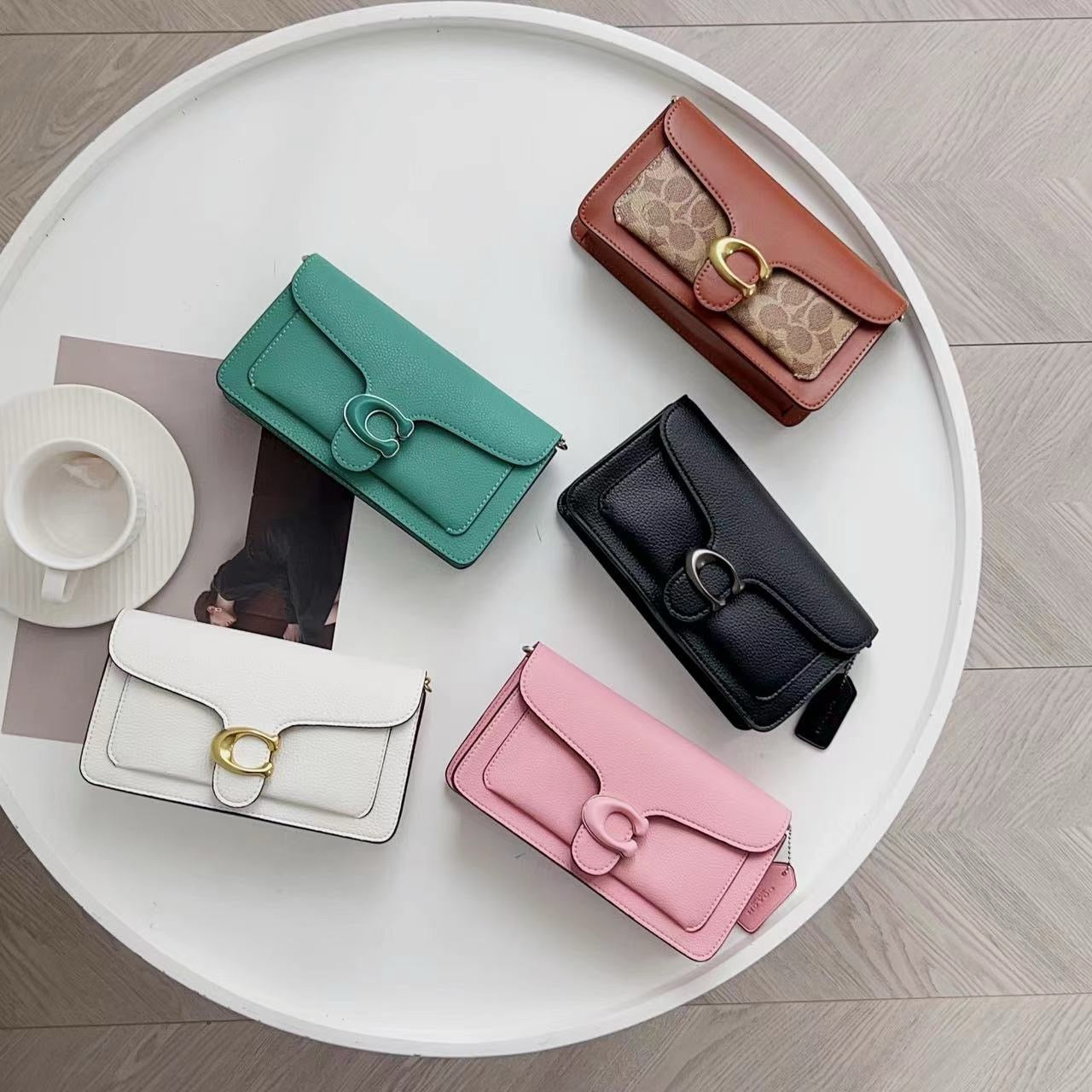 C brand bag famous brand ( Pre order )