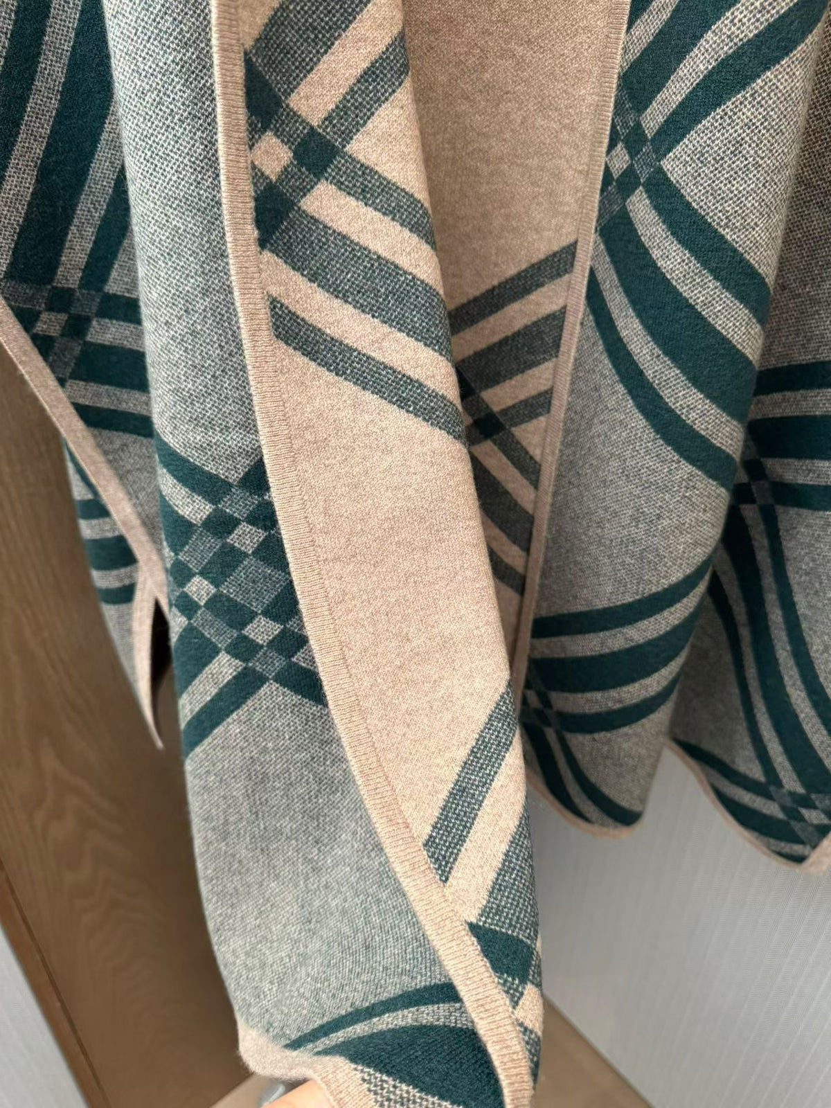 B cape shawl