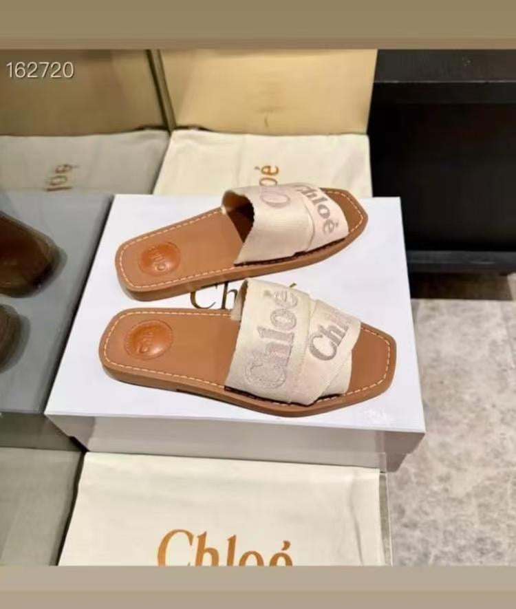 Famous brand slipper ( Pre order )