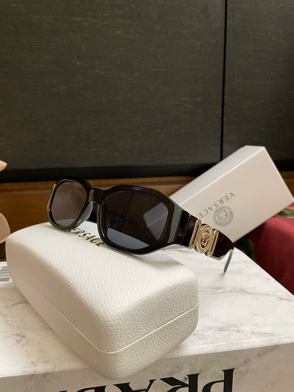 Sunglasses V famous brand