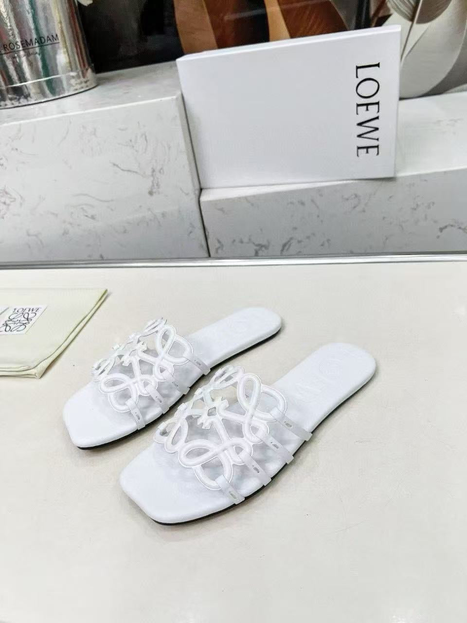 Loewe slipper ( PRE ORDER )