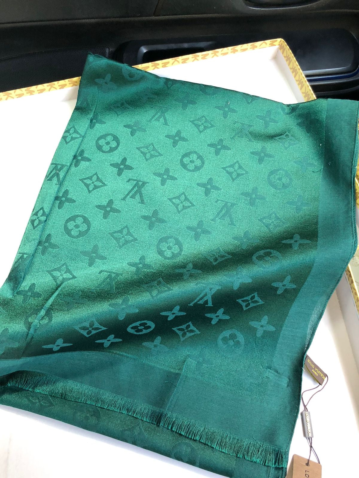 L v famous brand scarves/shawls/stole ( 11 colors )