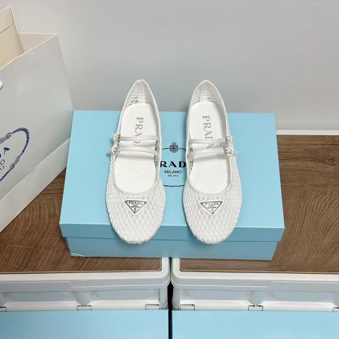 Famous brand shoes ( Pre order )