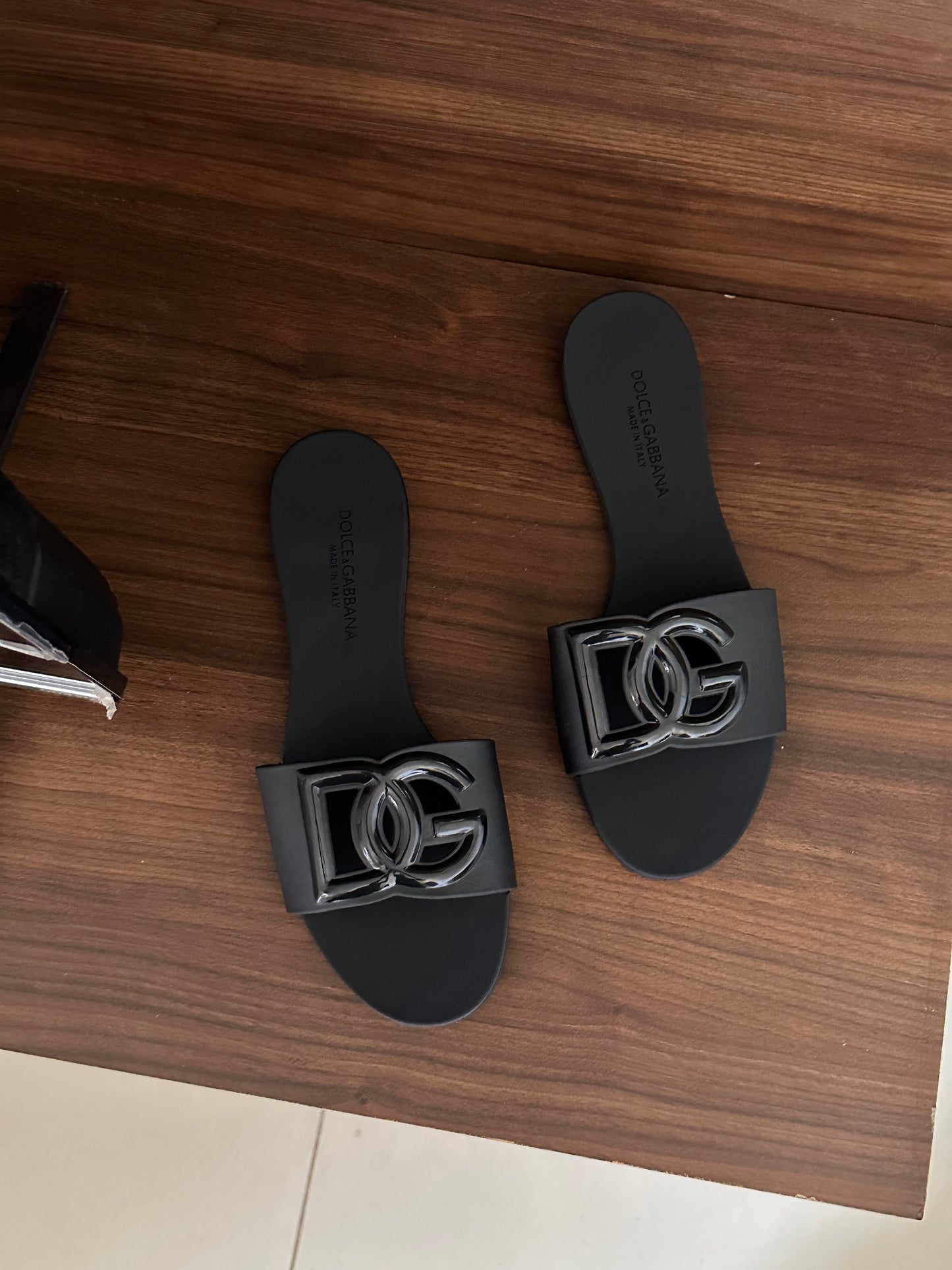 Famous brand slipper imported