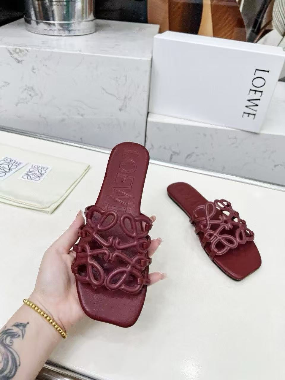 Loewe slipper ( PRE ORDER )