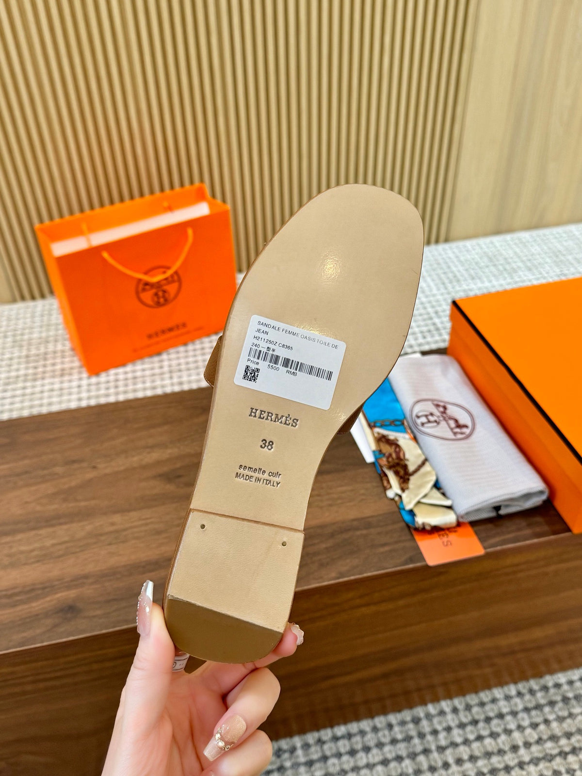H oran famous brand sandal