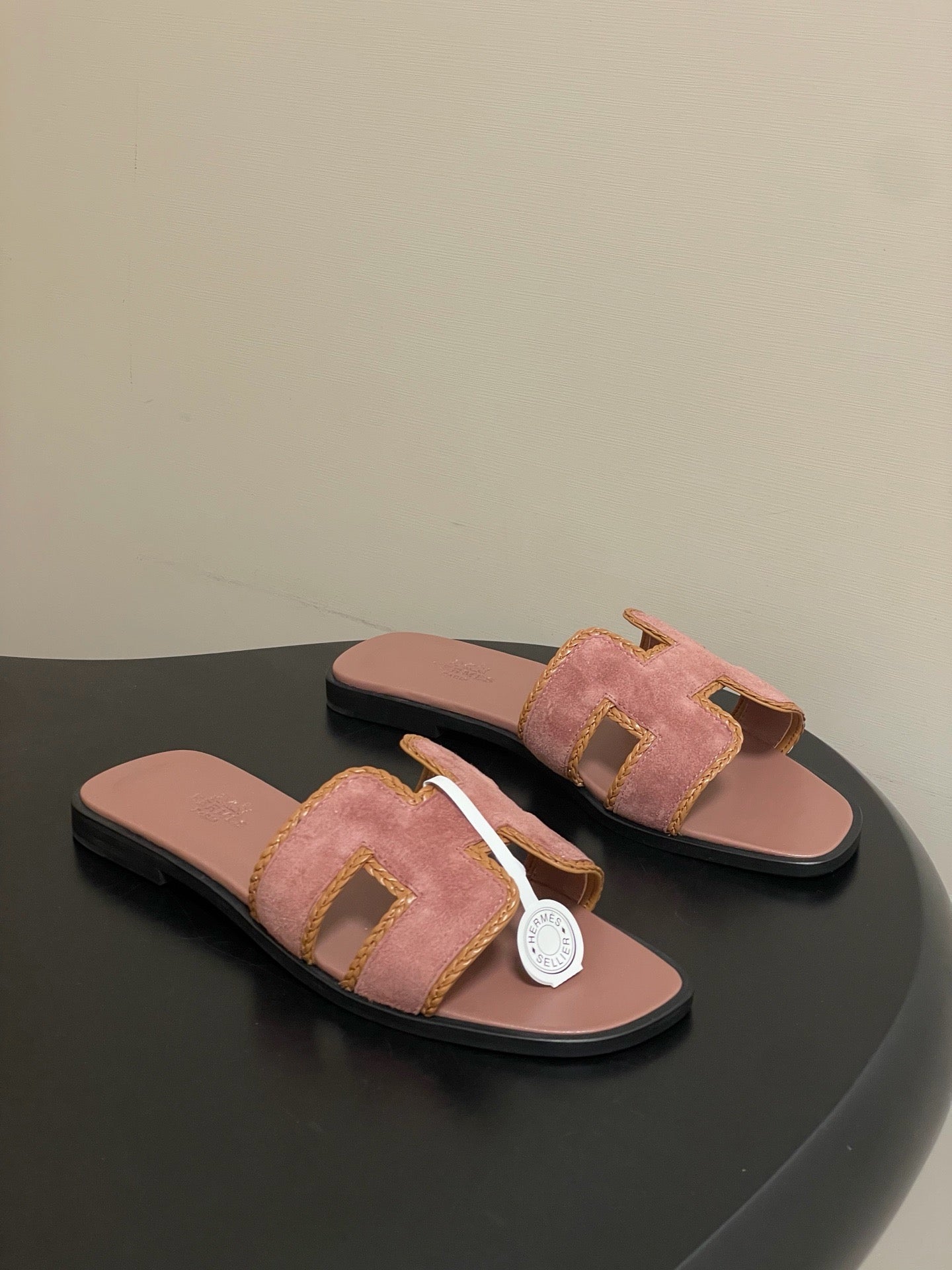 H oran famous brand sandal