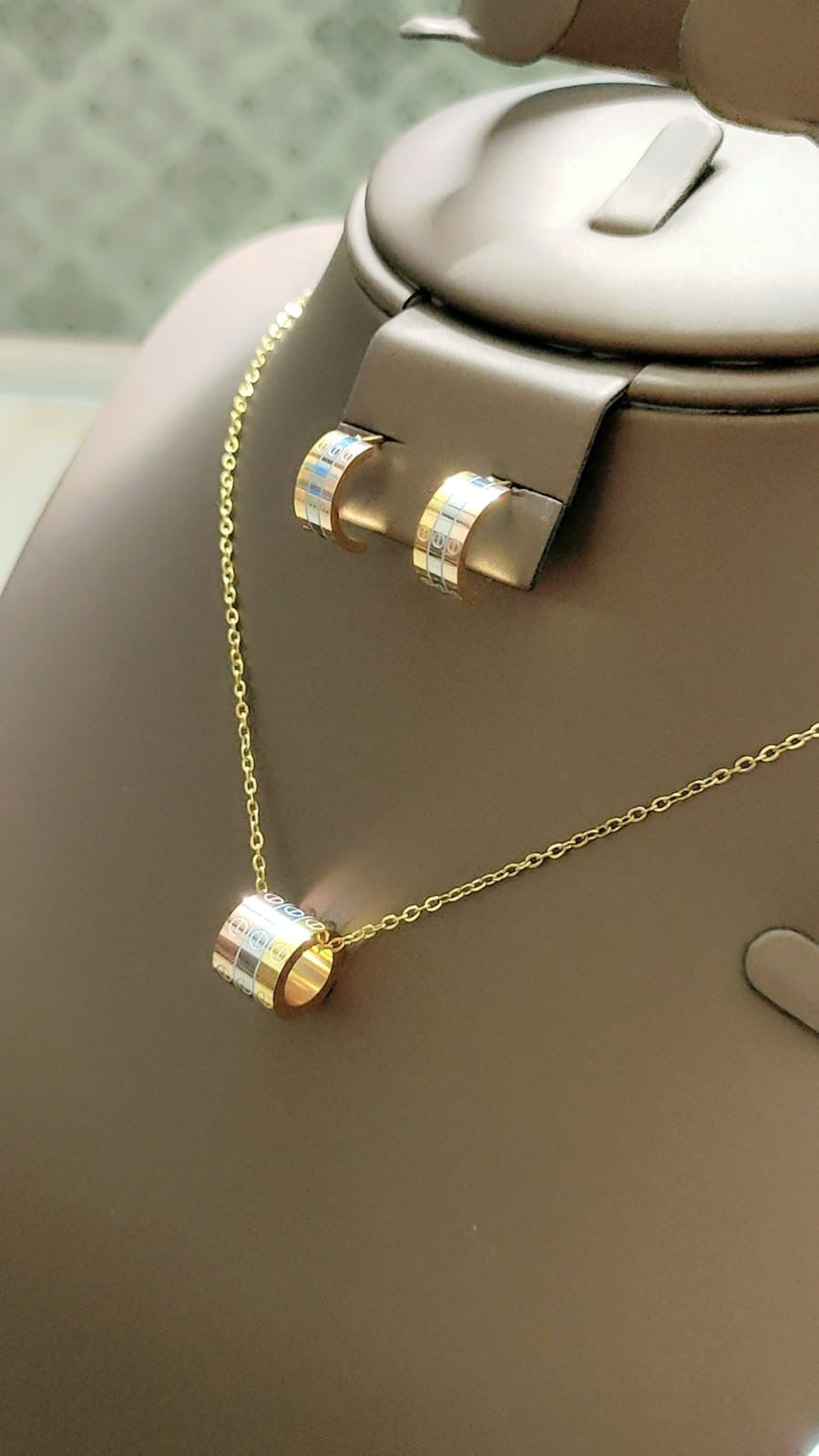 Famous brand necklace & earrings set ( total 17 sets )