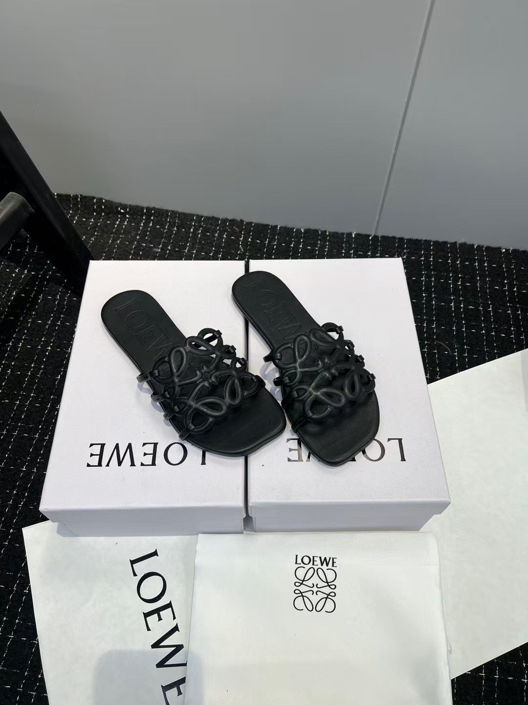Loewe black slides ( PRE ORDER)