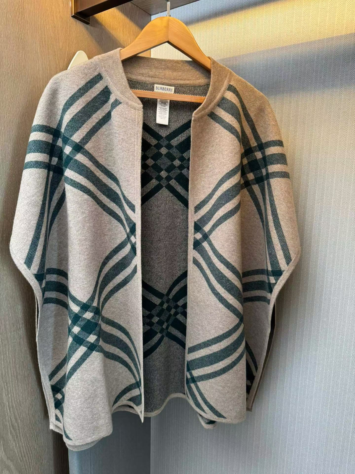 B cape shawl