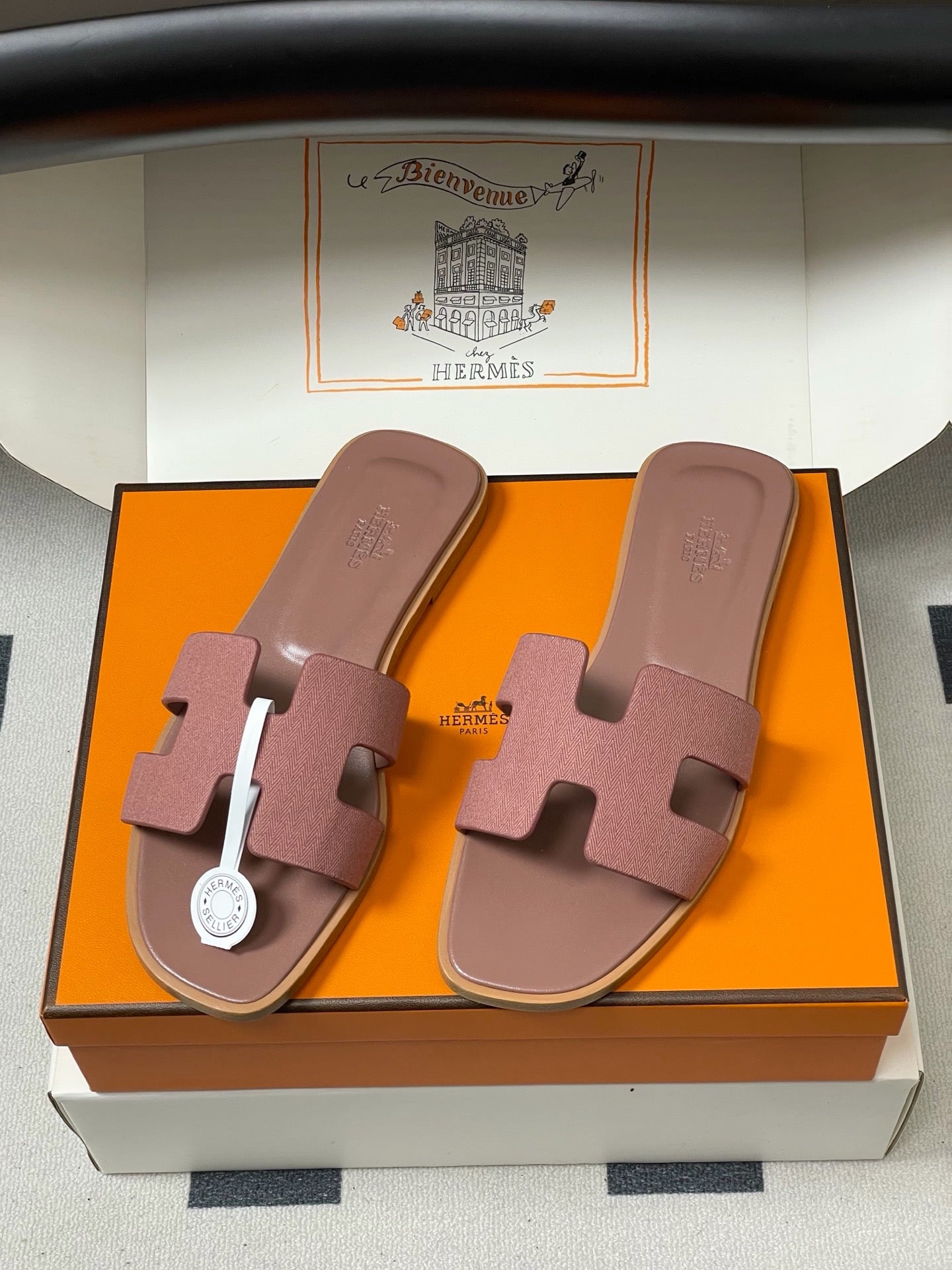 H oran famous brand sandal