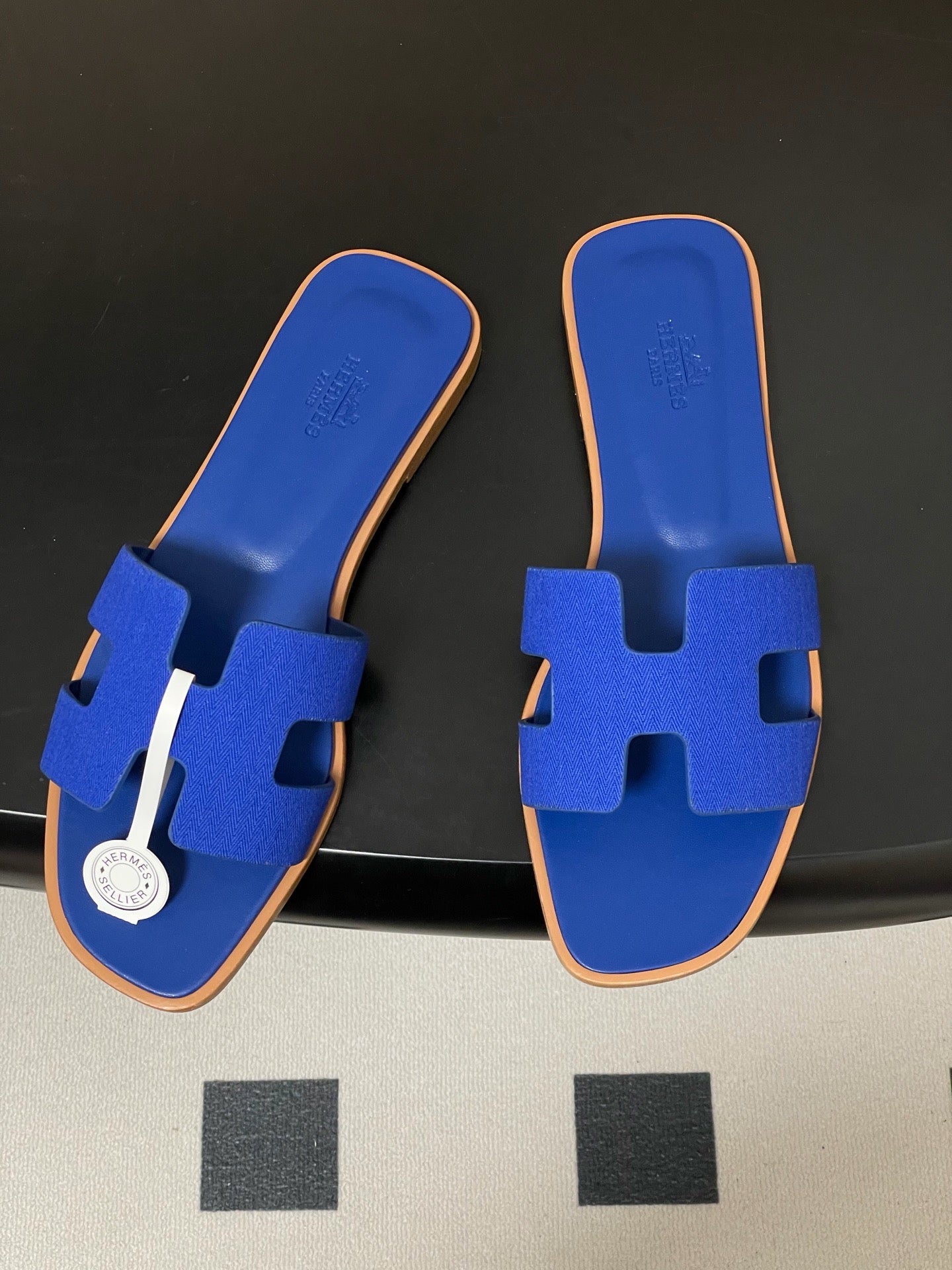 H oran famous brand sandal