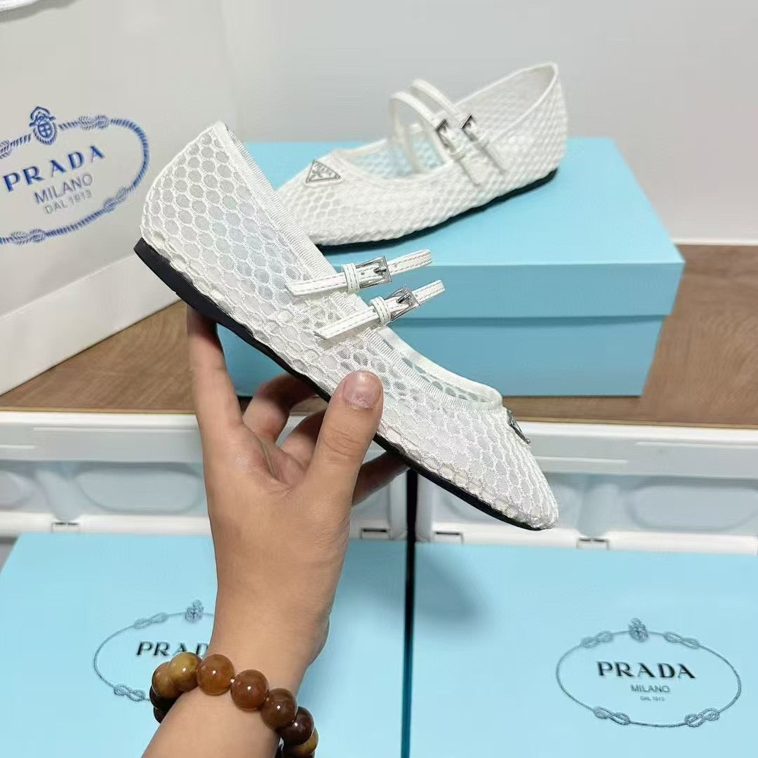 Famous brand shoes ( Pre order )