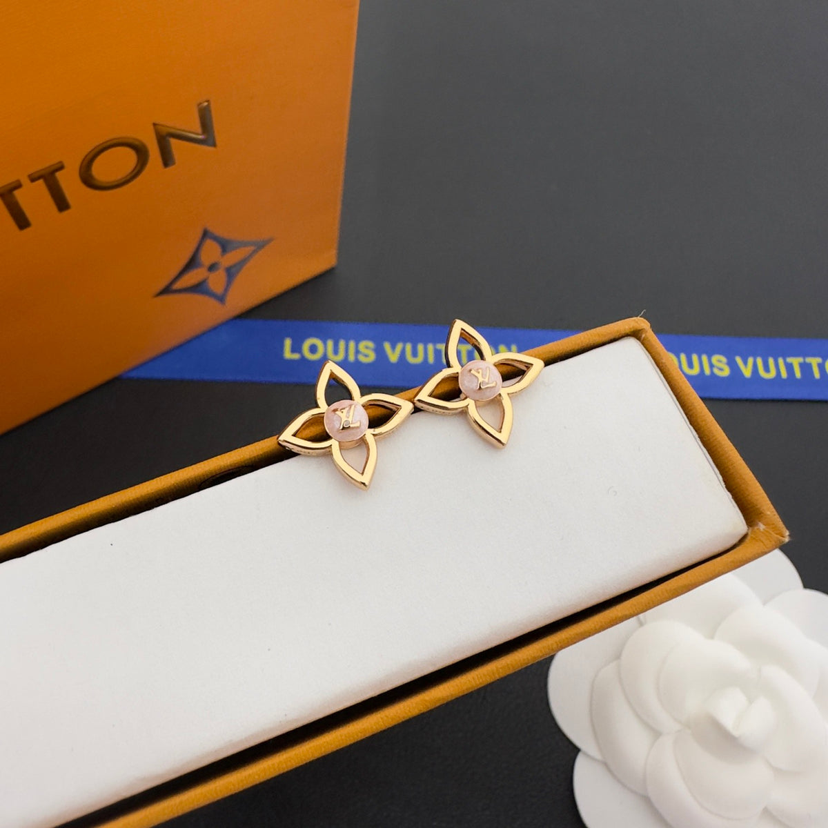 L V Earrings ( 3 colors )