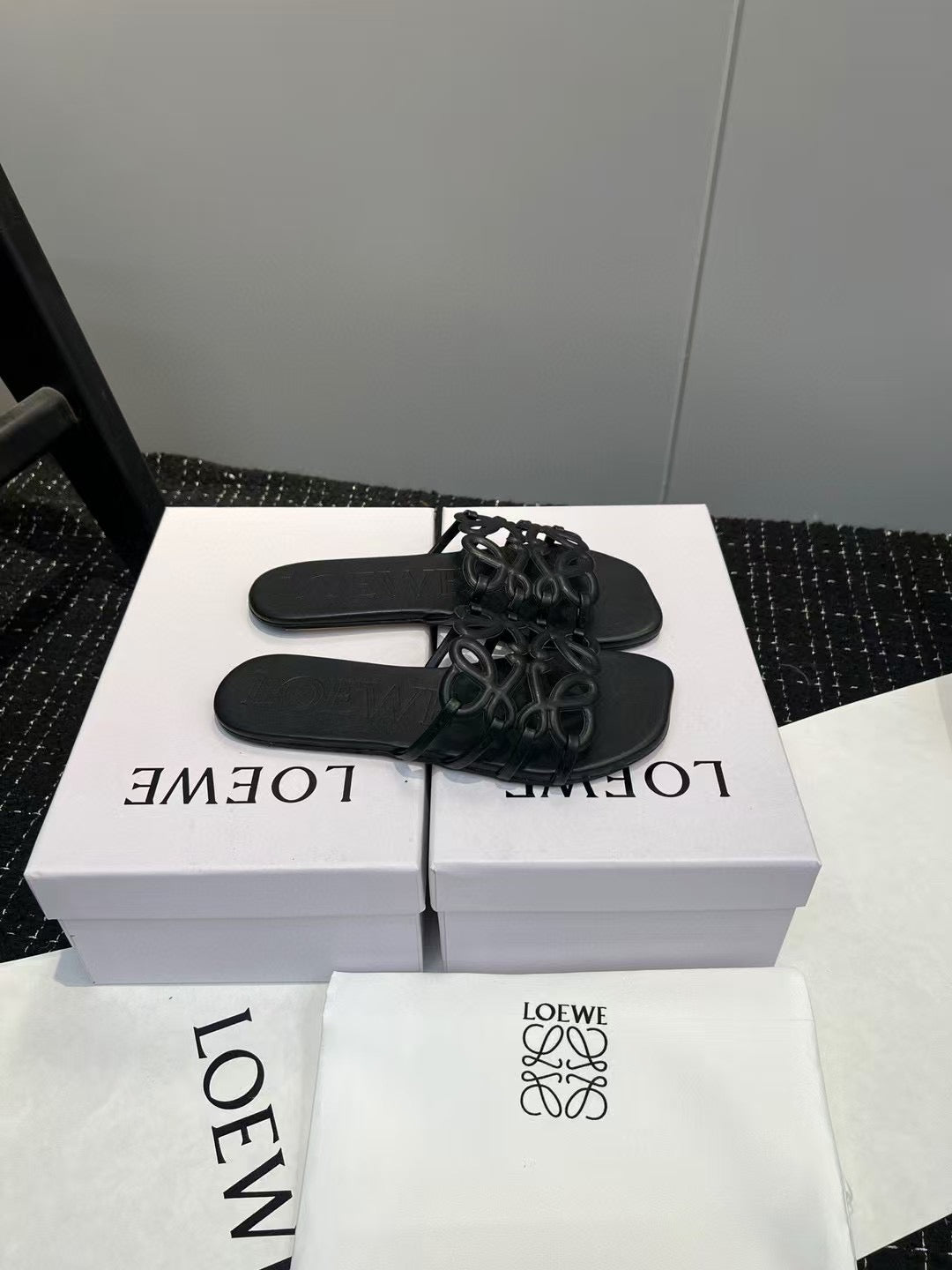 Loewe black slides ( PRE ORDER)