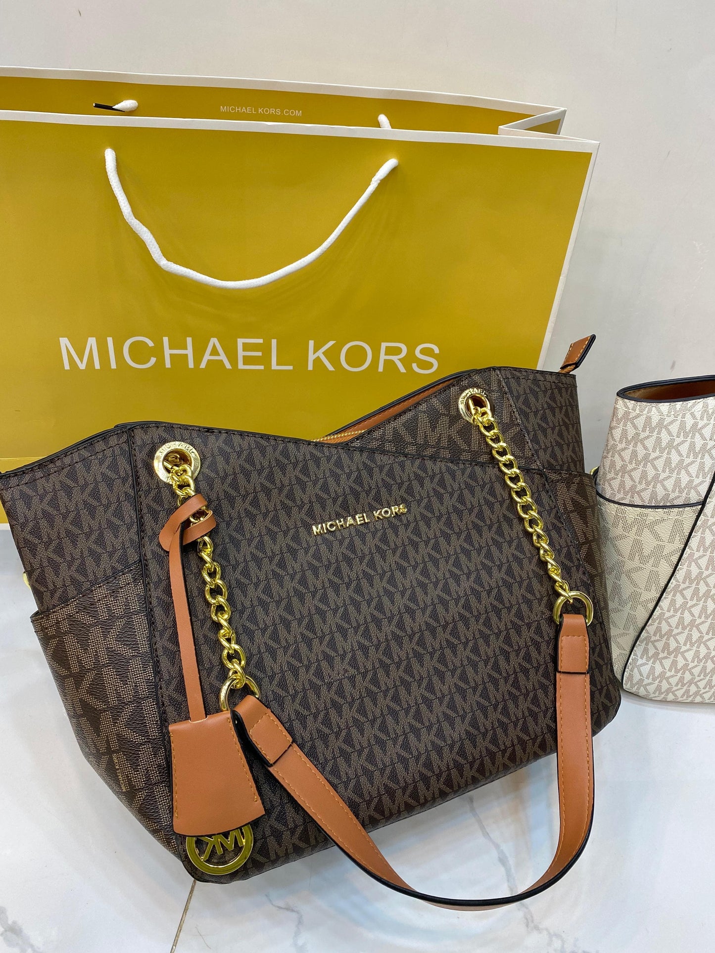 MK handbag ( 2 colors )