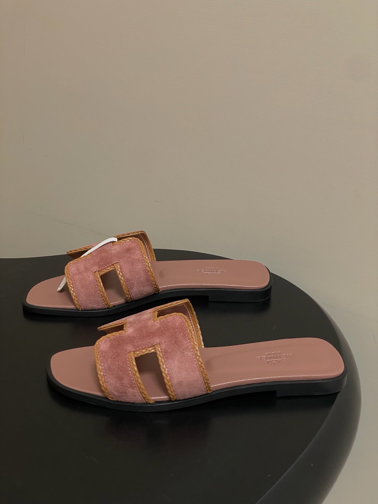 H oran famous brand sandal