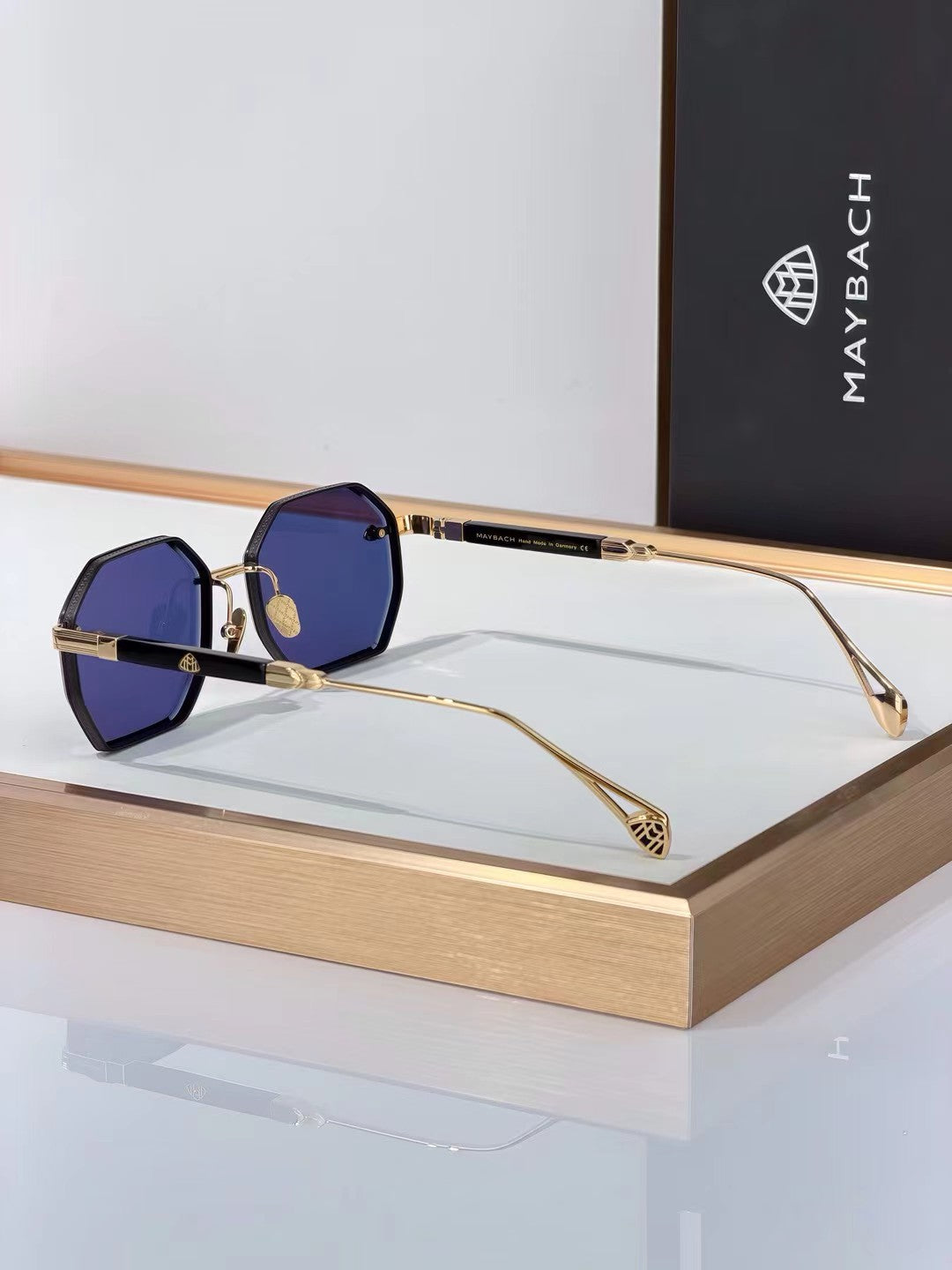 M famous brand sunglasses( 4 colors )