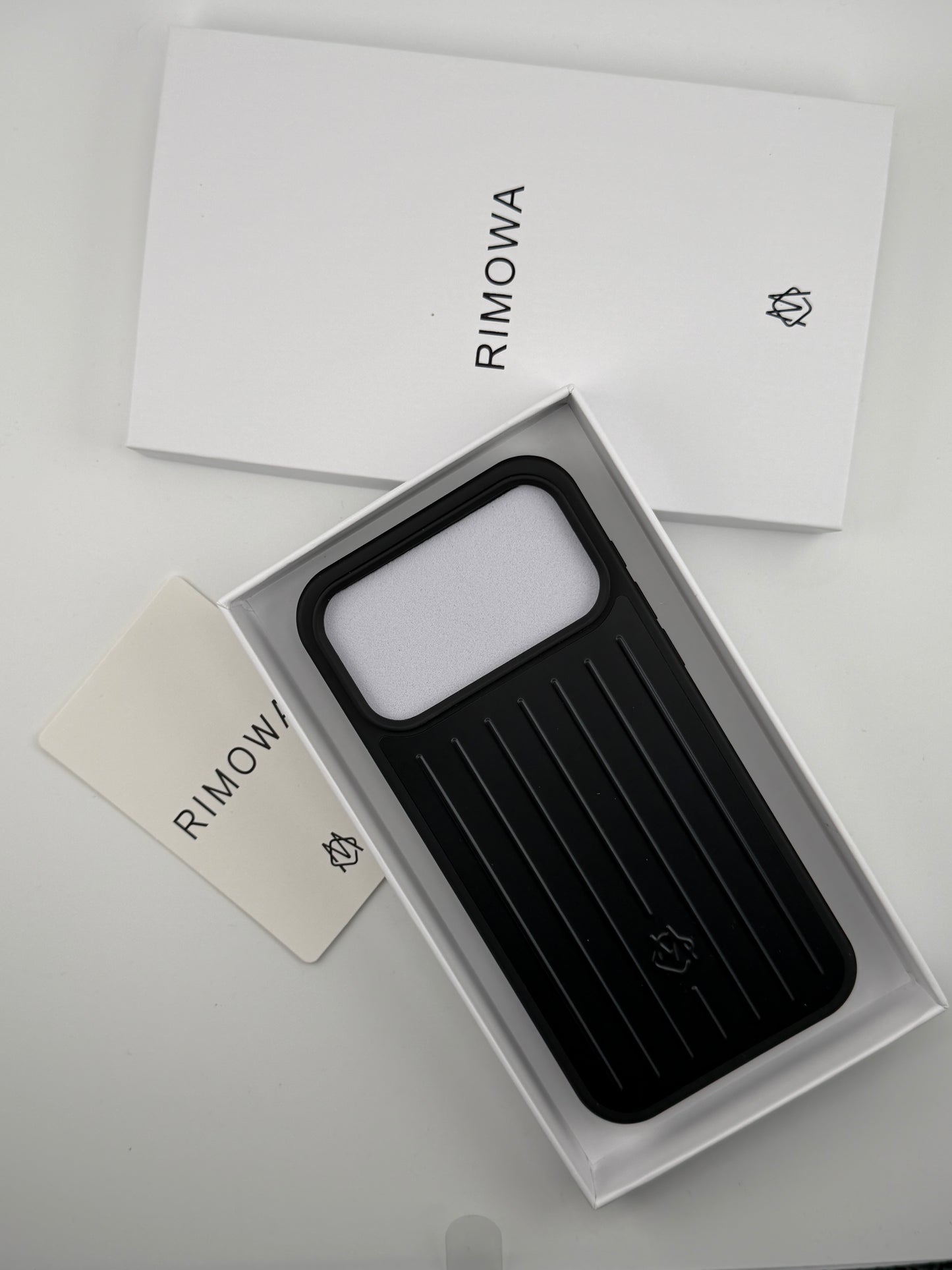 R famous brand iphone 17/17pro/17promax/17air back cover black