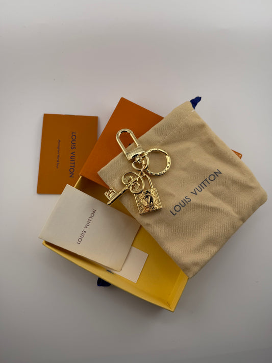 LV lock&key charm