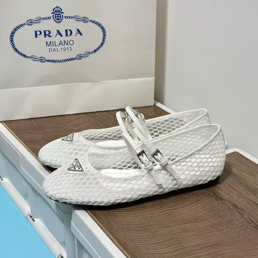 Famous brand shoes ( Pre order )