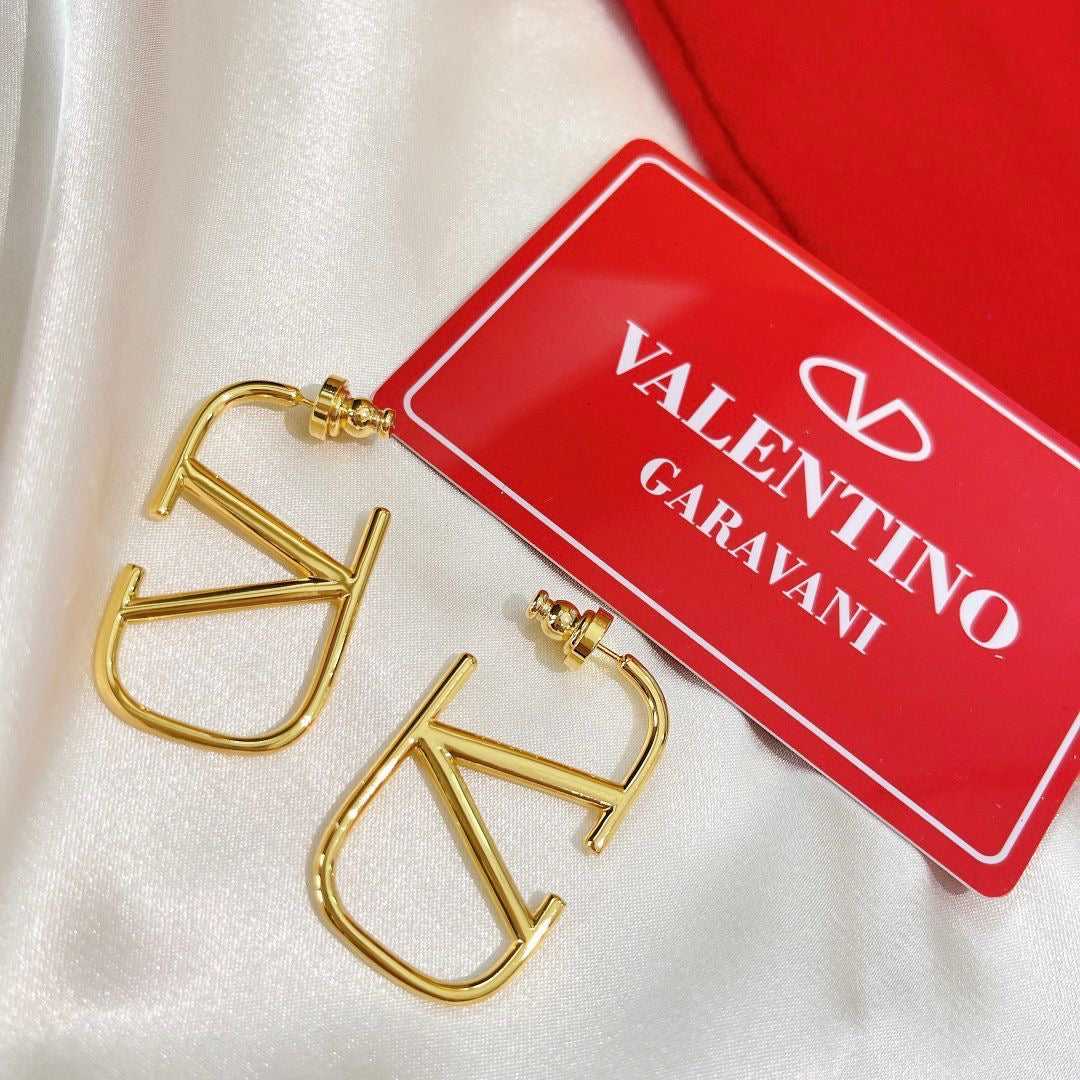 V earrings famous brand