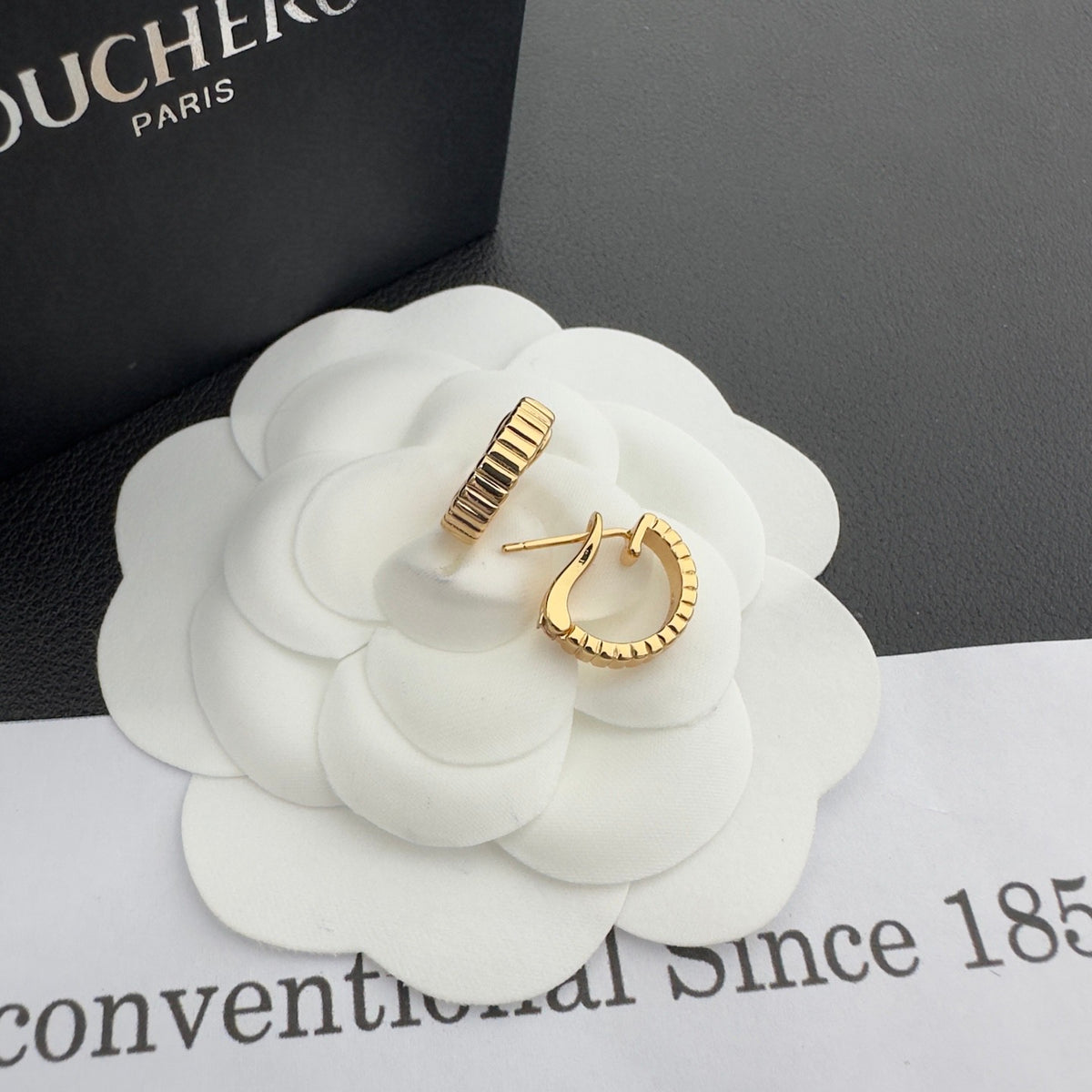 B o u c h e r o n Earrings ( silver & gold )