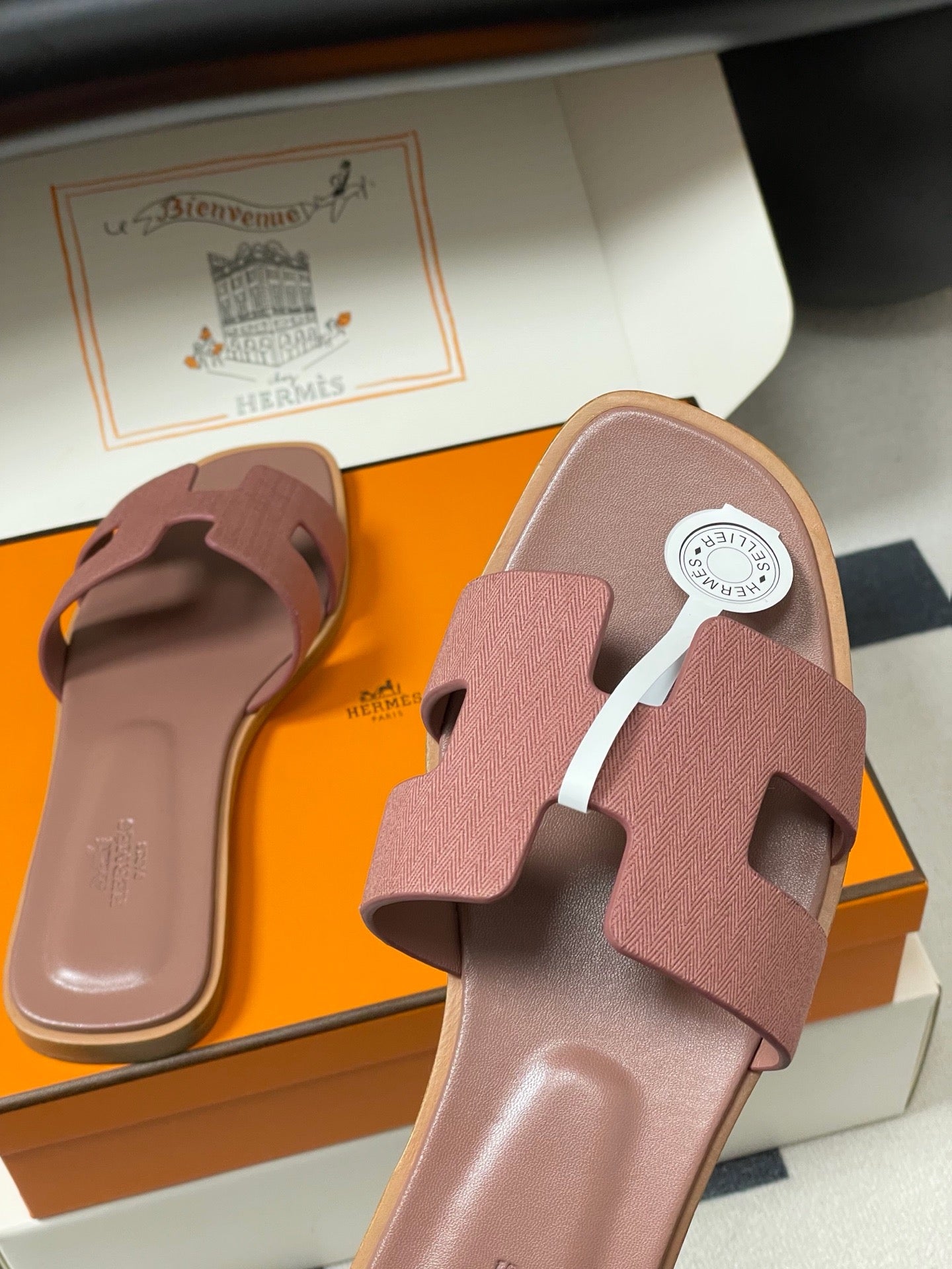 H oran famous brand sandal