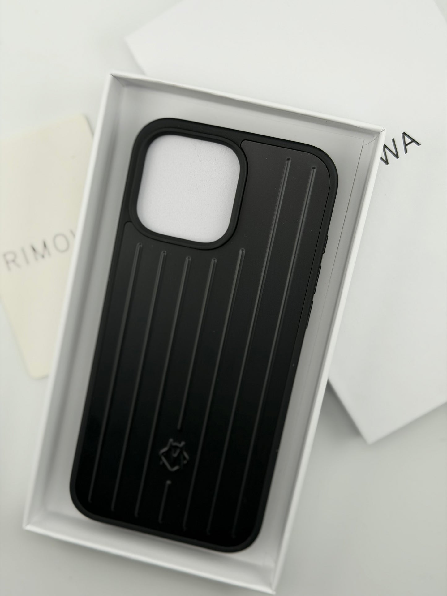 Rimowa iphone 12promax black color